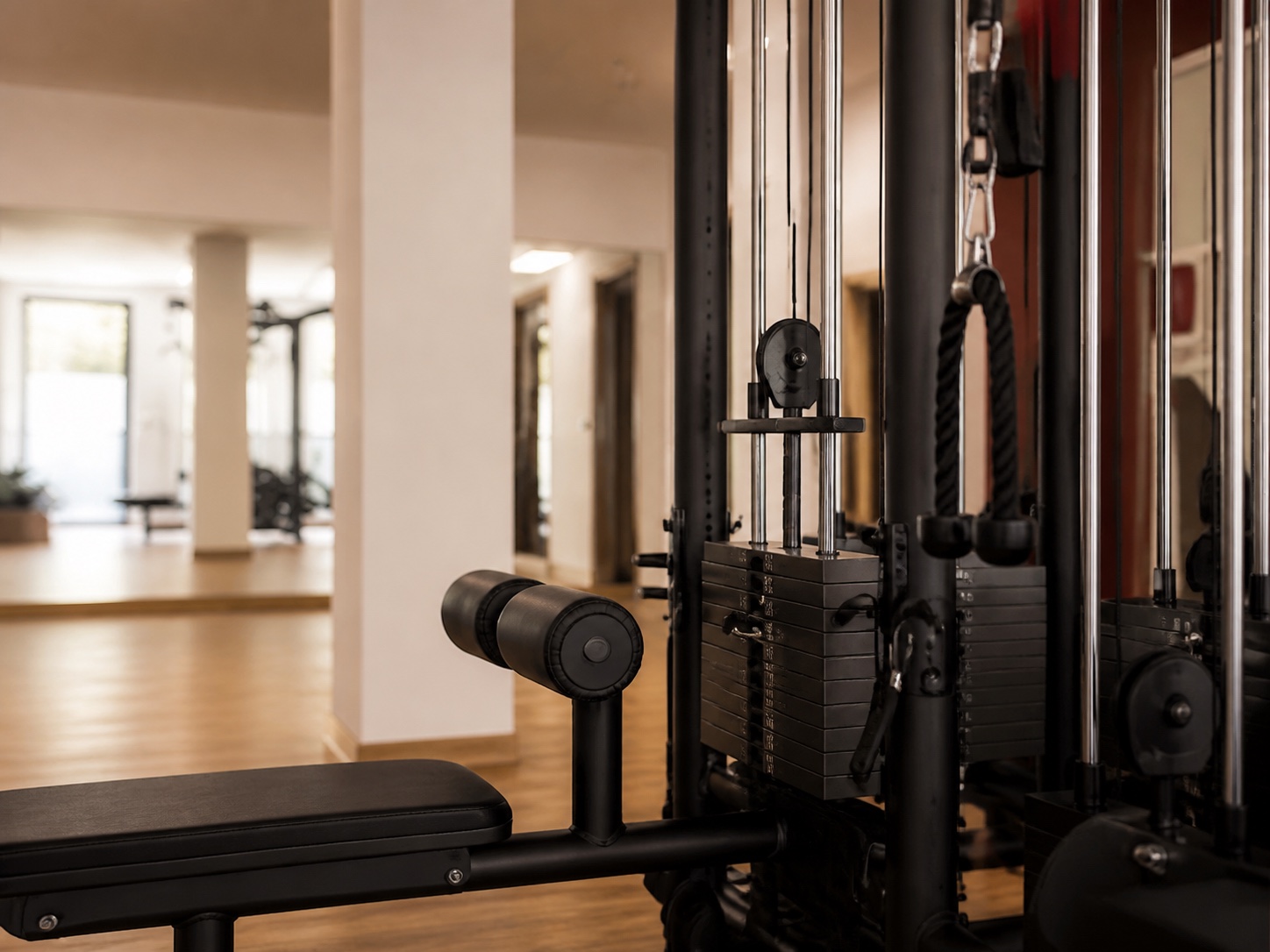 Macchinario a cavi nello studio personal training D+ a Milano